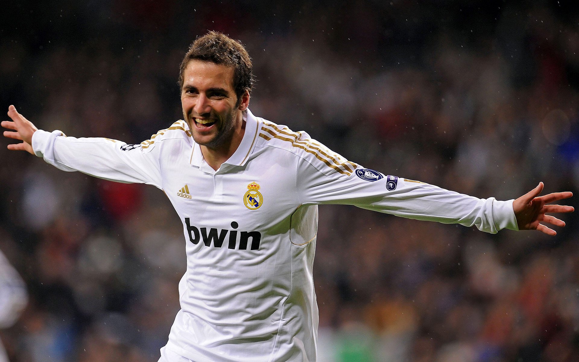 AYX体育-哈兰德梅开二度，继续领跑英超射手榜，英超最佳