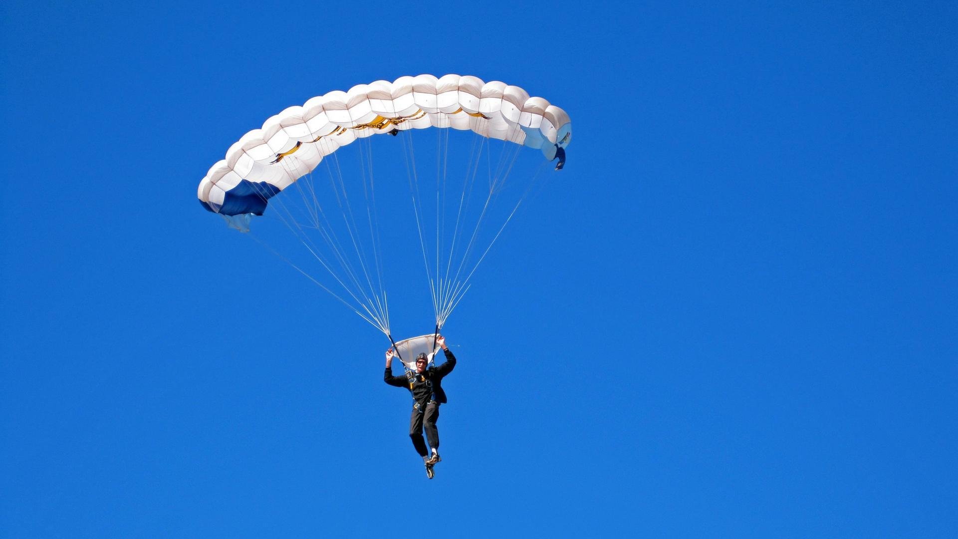 爱游戏官方入口-欧冠淘汰赛抽签揭晓，拜仁再遇老对手巴黎，欧冠淘汰赛抽签结果