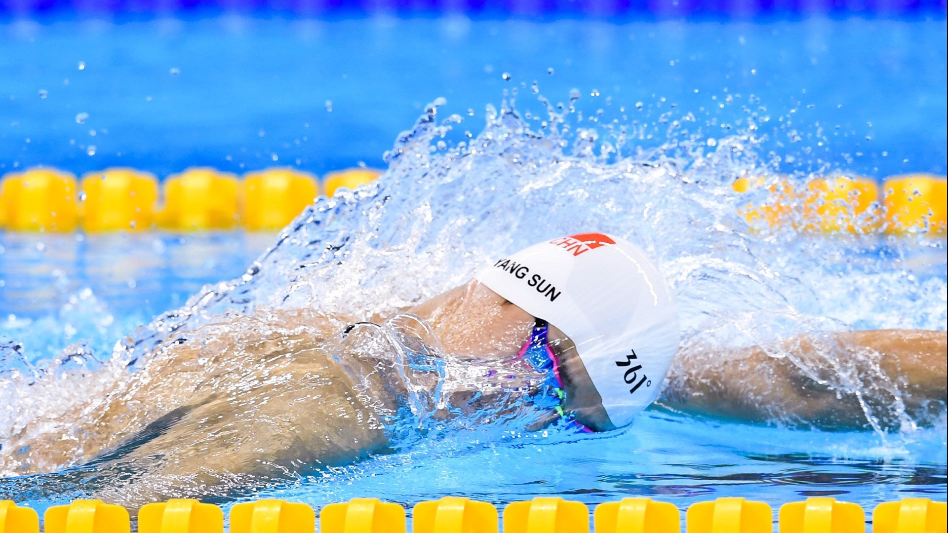 西甲门神多次神级扑救，比赛高潮迭起，西甲门将60米吊射